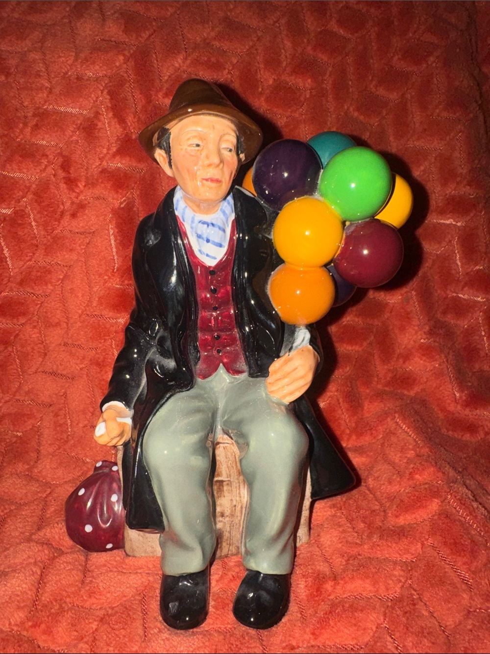 Rare Vintage Royal Doulton "The Balloon Man" Figurine HN1954 Mint Condition